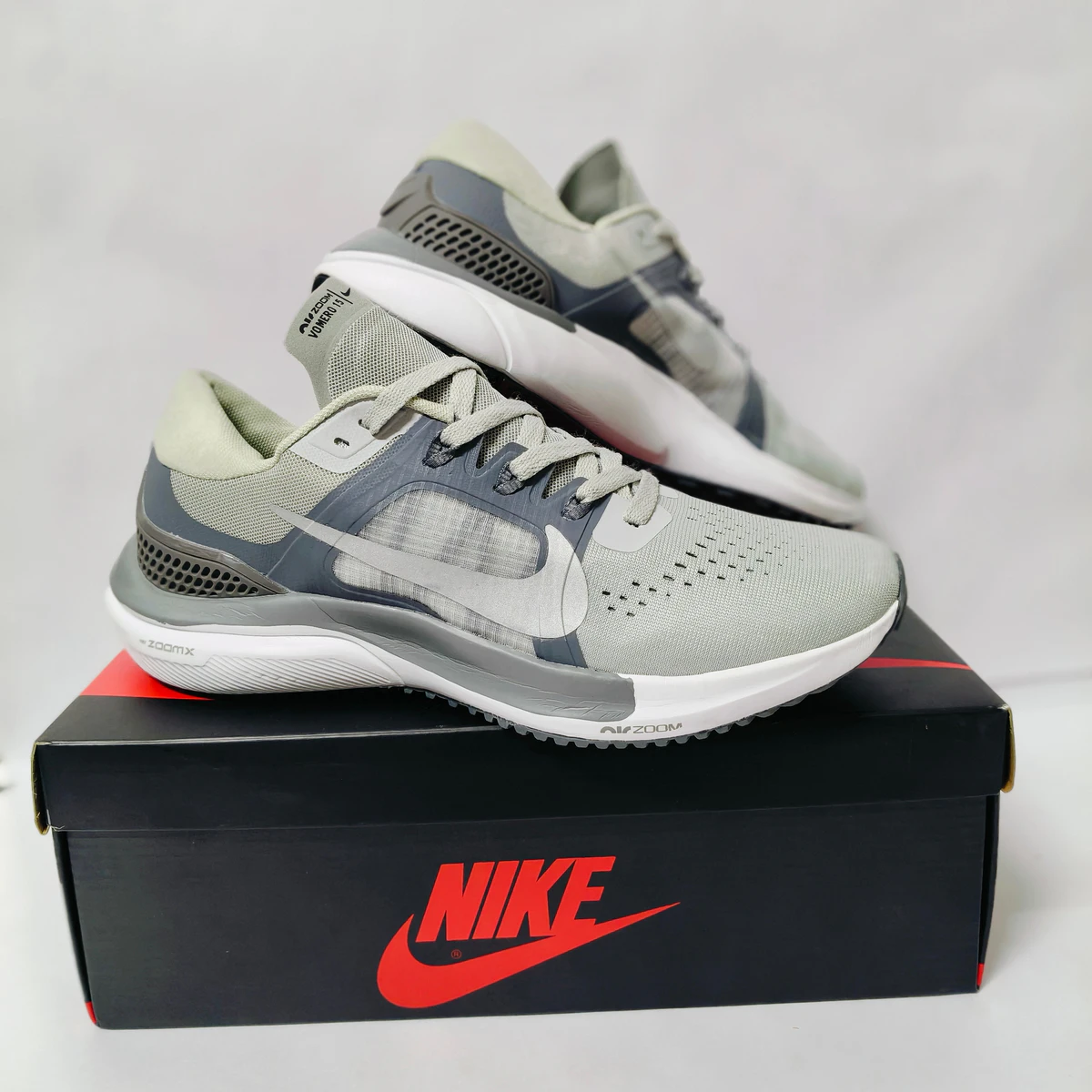 Vomero 15 Grey running shoes